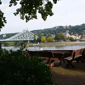 https://ferienwohnung-an-der-elbe-dresden.dresdenhotels.net